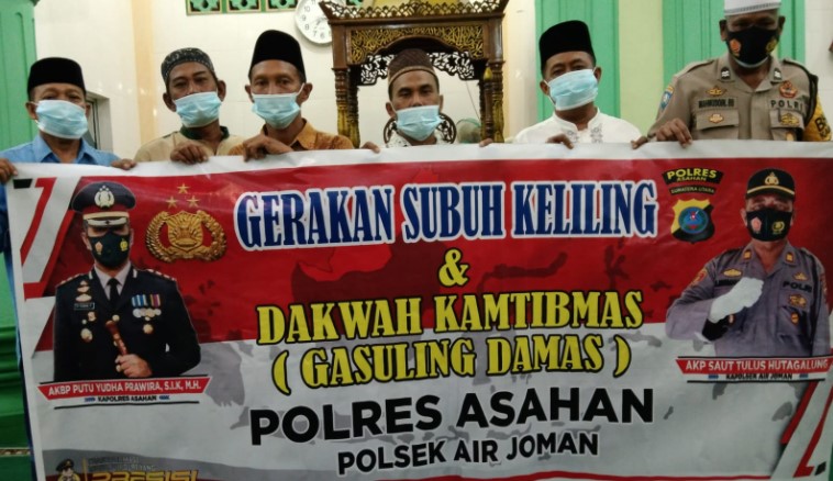  Hadir di Tengah Masyarakat, Personil Polres Asahan Gasuling Damas di Masjid