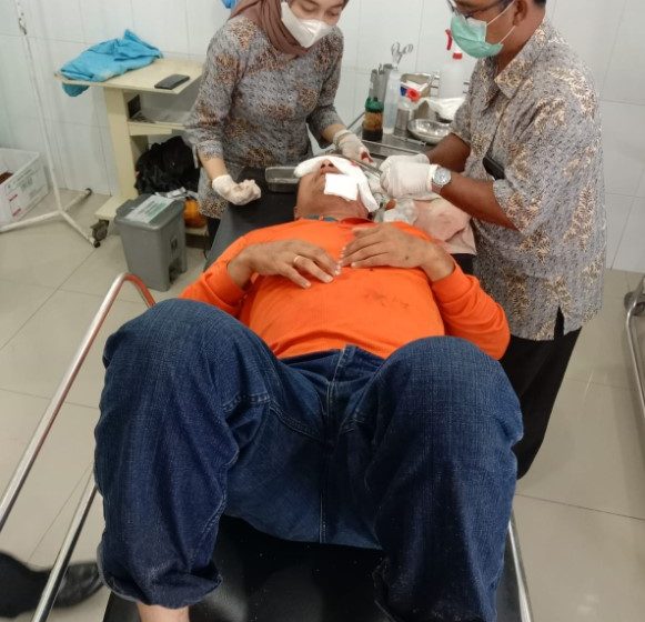  Seruduk Truk Parkir, Pengendara Honda CBR Masuk Rumah Sakit