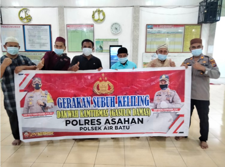  Jalin Silaturahmi dengan Tokoh Agama, Personil Polres Asahan Gasuling Damas di Masjid