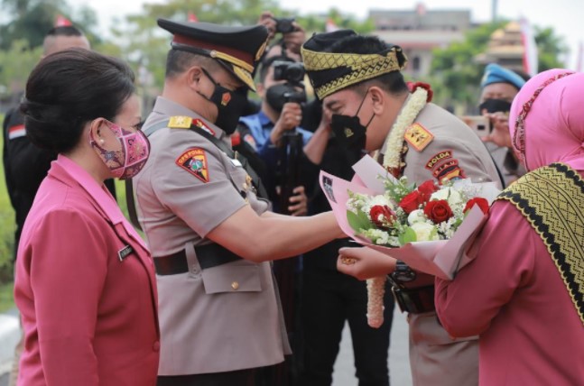  Farawell And Wellcome Parade Digelar, Polda Riau Miliki Pimpinan Baru