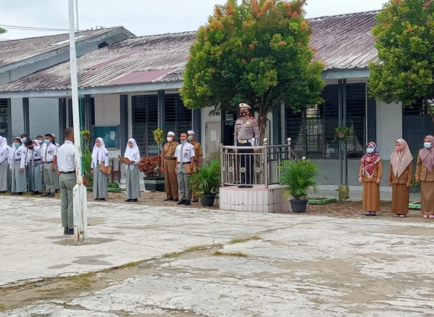  AKP Syamsul Arifin Batubara Berikan Arahan Tertib Berlalulintas dan Terapkan Selalu Prokes Covid-19 di SMKN 2 Madina