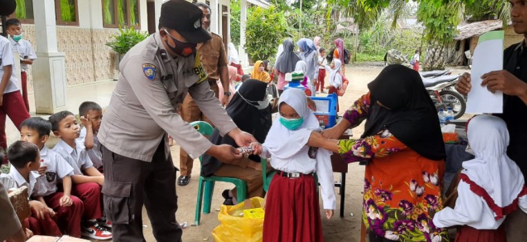 Polsek Bandar Pulau Monitoring Vaksinasi Anak di 3 Sekolah Dasar