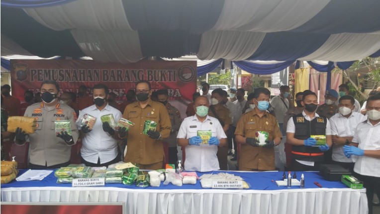  15 Tersangka Diamankan, Polrestabes Medan Bakar Narkoba Senilai Rp30 Miliar