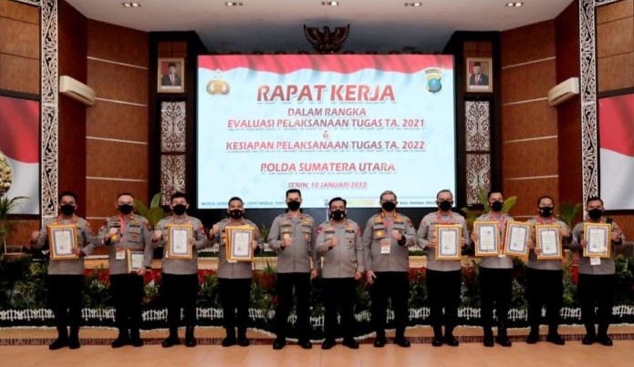  Tercepat Capai Target Vaksinasi, Polres Samosir Sabet Dua Piagam Penghargaan Dari Kapolda Sumut