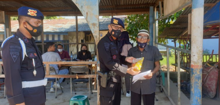  Gabungan Brimob dan Polres Rohil Gelar Patroli Vaksinasi, Sasaran Pengguna Jalan Tak Pakai Masker dan Belum Vaksin