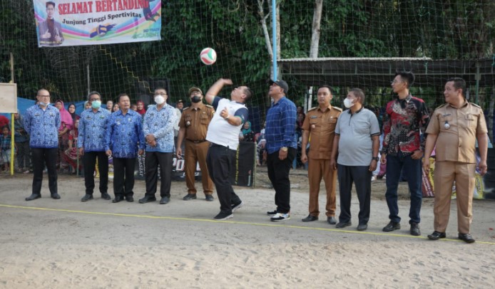 Wakil Bupati Asahan Buka Semi Open Tournament Bola Volly Joko Cup I 2022