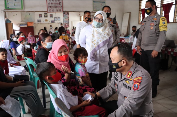 Kapolres AKBP Anhar Arlia bersama PJU Polres Labuhanbatu Tinjau Vaksinasi Masal Anak 6 – 11 Tahun