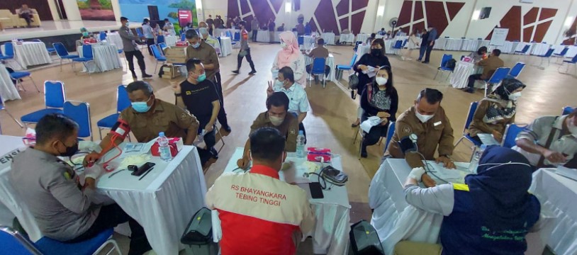  Bekerjasama dengan Gojek dan Poltekpar, Polda Sumut Gelar Vaksinasi Booster