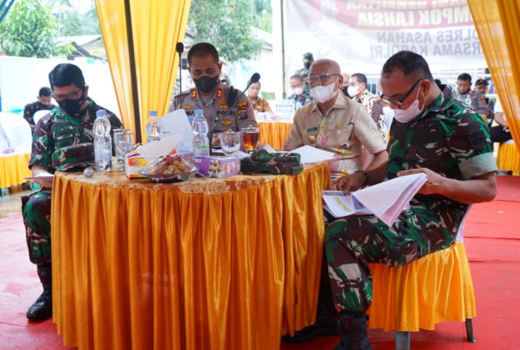  Bupati Asahan dan Forkopimda Ikuti Zoom Meeting bersama Kapolri Terkait Vaksinasi Kepada Lansia