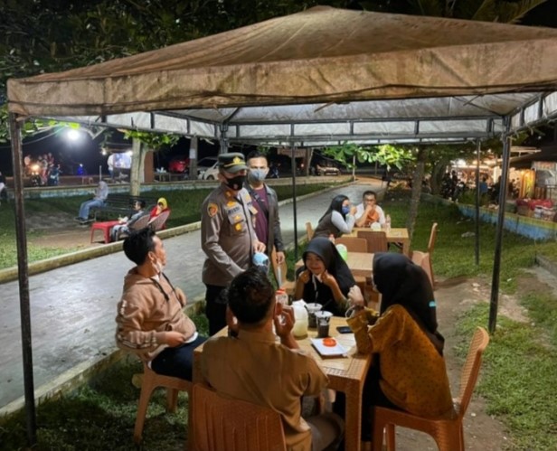 Gencarkan Patroli Skala Besar, Polsek Lima Puluh Seser Warung dan Caffe Tempat Tongkrongan Anak Muda