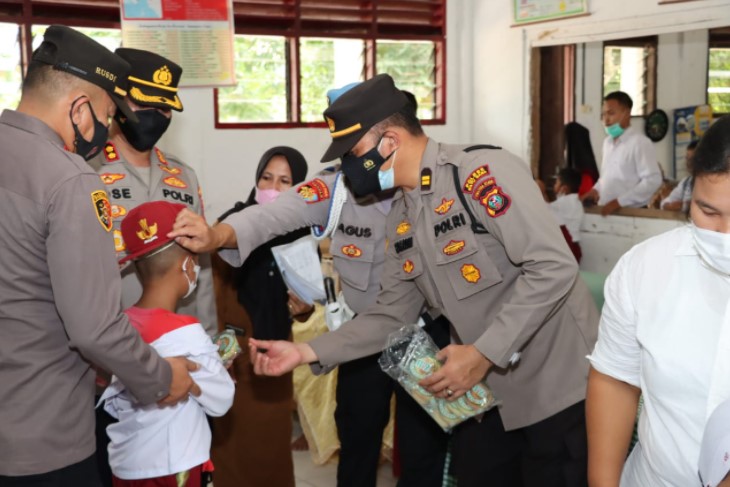  Kapolres Batubara Cek Pelaksanaan Vaksinasi di SDN 19 Desa Sumber Padi