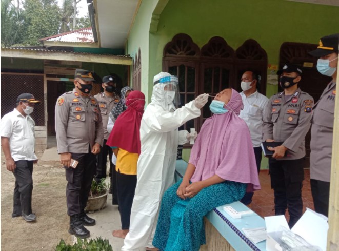 Polsek Lima Puluh Laksanakan Kegiatan Posko PPKM Berbasis Mikro di Desa Lubuk Besar