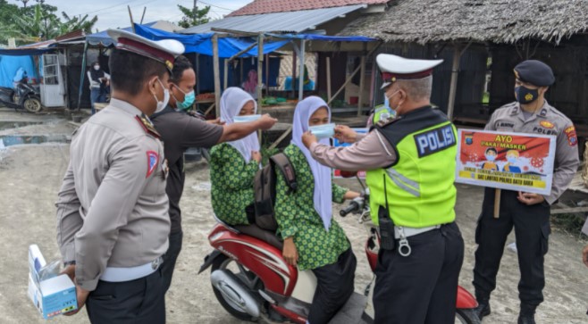 Cegah Covid-19, Polres Batubara Gelar Ops Yustisi dan Terapkan Prokes di Pasar Ikan