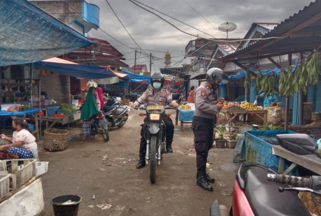  Gunakan Sepedamotor, Sat Sabhara Polres Batubara Patroli Dialogis Antisipasi Tindak Kejahatan di Pasar Lima Puluh