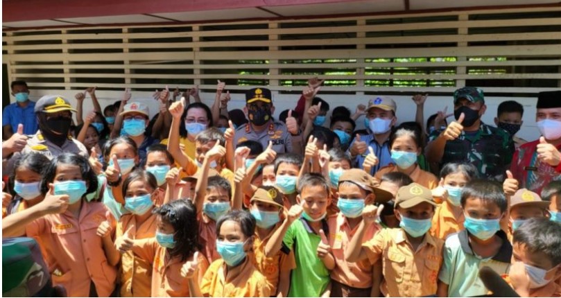  Tinjau Vaksinasi Pelajar di Pulau Nias, Kapolda Sumut: Anak-Anak Kita Harus Sehat dan Kuat