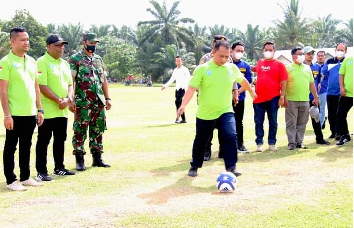 Bangkitkan Semangat Olah Raga, Bupati Labuhanbatu Resmikan Ramadhan Cup