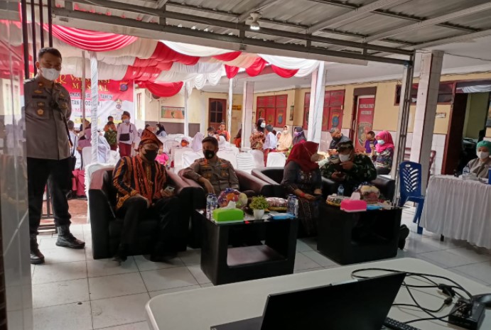  Kapolrestabes Medan Tinjau Gebyar Vaksinasi Polsek Percut Sei Tuan Dosis 1, 2 dan 3 (Booster)