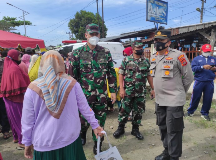 Dandim 0208 Asahan Monitor Pelaksanaan Vaksinasi dan Pembagian BPNT di Batubara