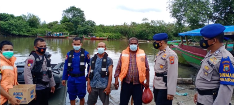 Dit Polair Polda Sumut Selamatkan 2 Nelayan Usai Kapal Pencari Ikan Tenggelam