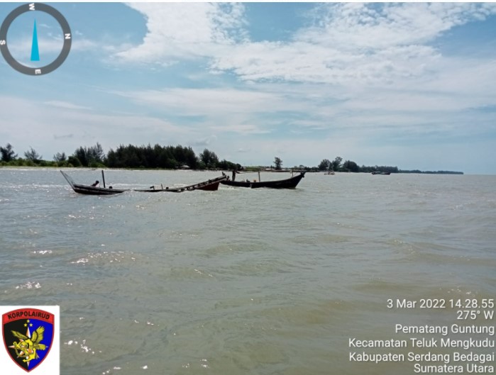  Kapal Pukat Trawl Mini Dibakar di Perairan Sialangbuah