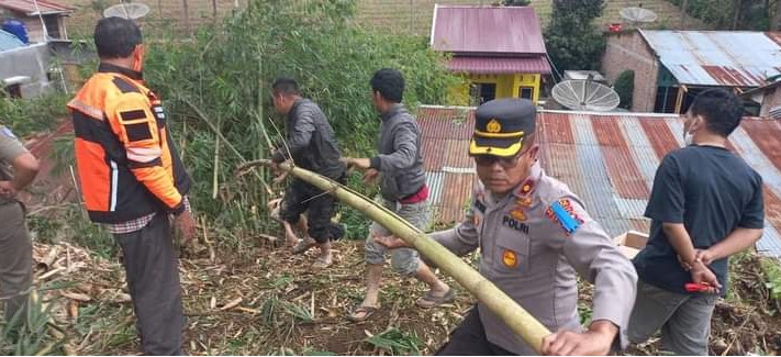 4 Rumah Warga Katepul Kabanjahe Tertimpa Longsor