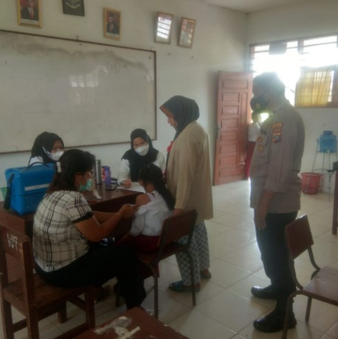  Dukung Vaksin Anak, Polsek Labuhan Ruku Monitoring di SDN 06 Desa Durian