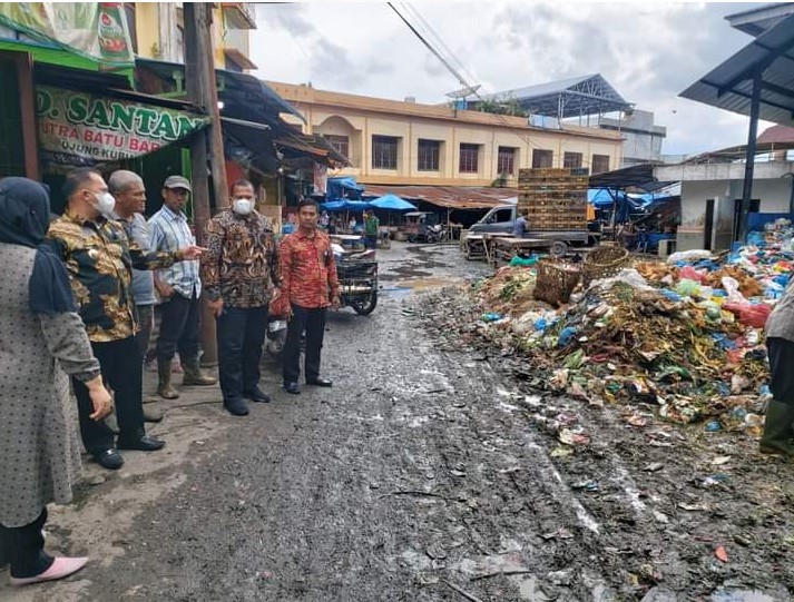  Bupati Labuhanbatu Sidak Tumpukan Sampah di Pasar Gelugur