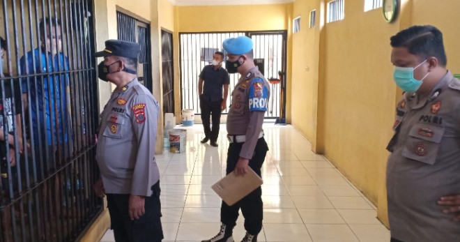 Antisipasi Barang Berbahaya di Dalam Sel, Pawas dan Padal Polres Batubara Rutin Cek Ruang Tahanan