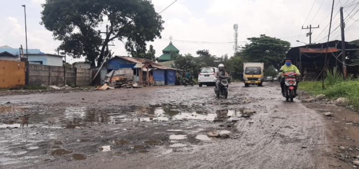  Jalan Alternatif Menuju KIM dan Tol Rusak Parah di Medan Deli