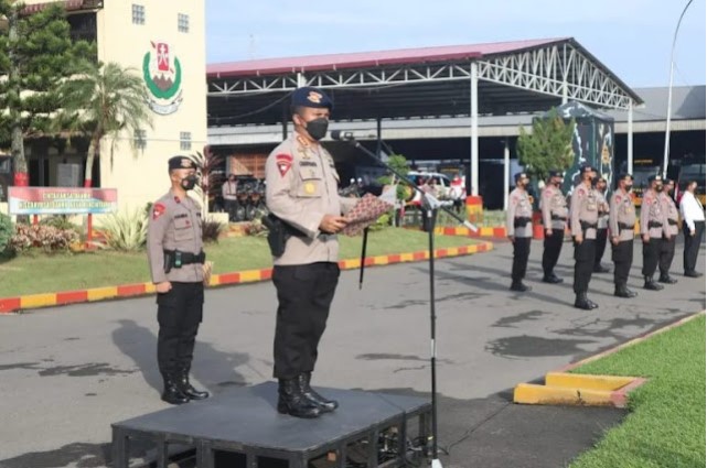  Dansat Brimobdasu Pimpin Upacara Pengibaran Bendera Merah Putih