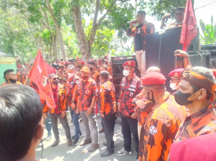 Ribuan Kader Pemuda Pancasila Geruduk Kantor DPRD Sergai