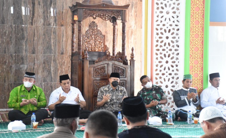  Selesai Dibangun, Wabup Sergai Sholat Perdana di Masjid Al-Ikhlas