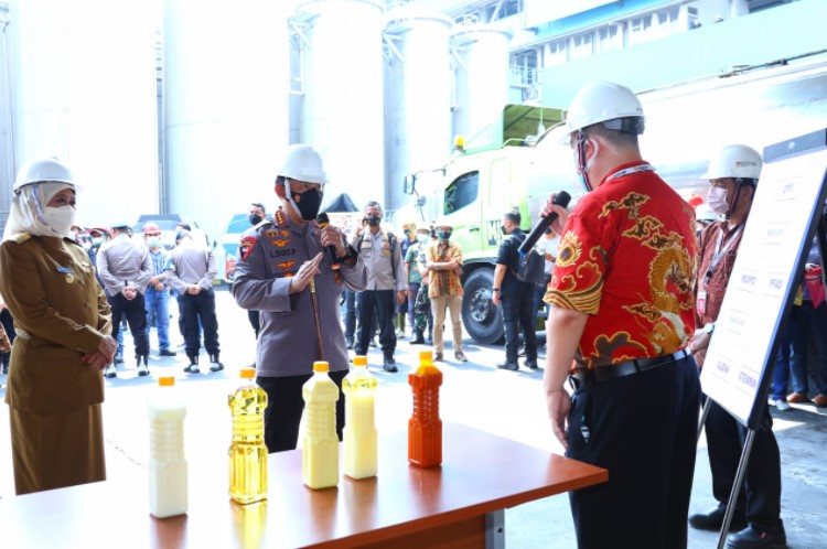  Jelang Ramadhan, Kapolri Instruksikan Kapolda Cek Setiap Hari Ketersediaan Minyak Goreng di Pasar