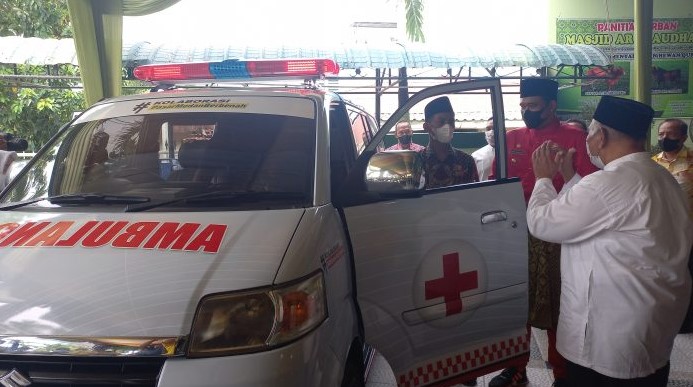 Bobby Serahkan Ambulance Umat ke BKM Ar Raudhah, Warga: Terima Kasih Pak Wali, Semoga Berkah