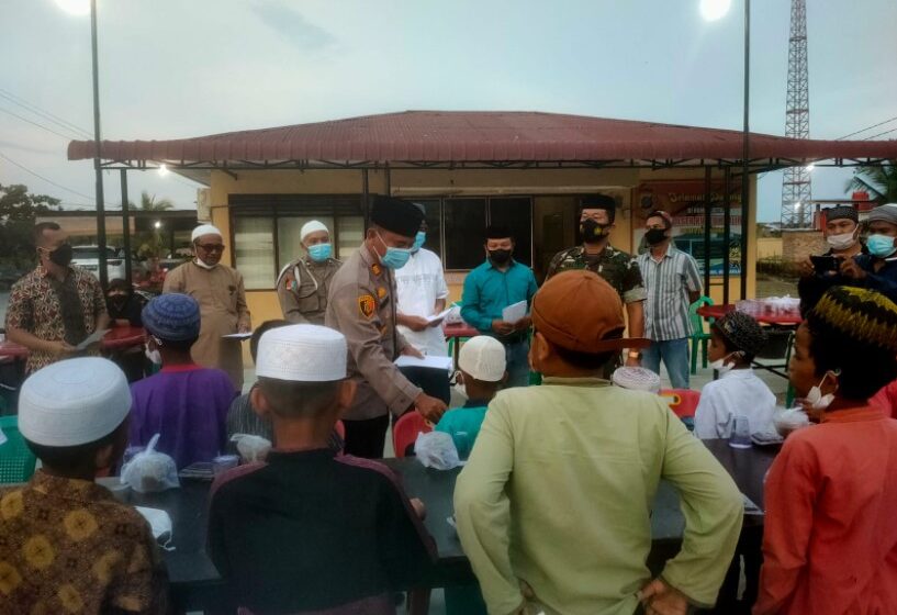  Kapolsek Kualuh Hilir AKP Krisnat Buka Puasa Bersama dan Santuni Anak Yatim/Piatu