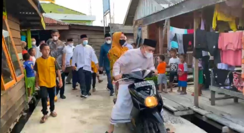  Wanita Hamil Hadang Bupati Batubara, Ngidam Dibonceng Naik Motor dan Diantarkan Berkeliling Kampung