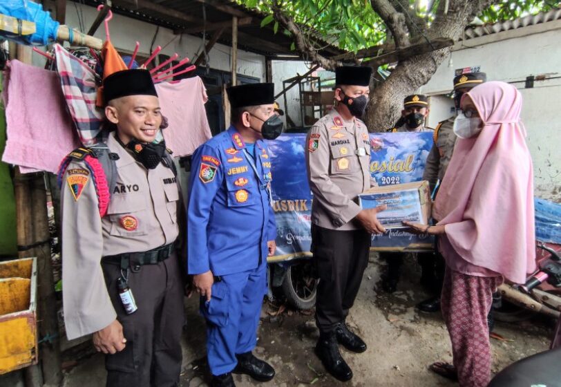  Resimen 51AP Yon VI Pondok Dayung Laksanakan Baksos Kepada Nelayan Dan Keluarga Kurang Mampu