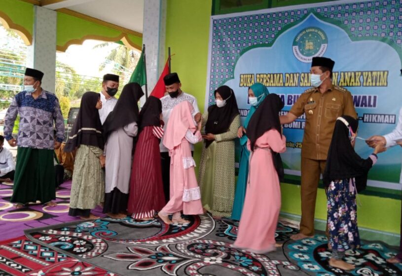 Peduli Duafa, Bupati Morowali Serahkan Santunan Anak Yatim di Desa Lambelu