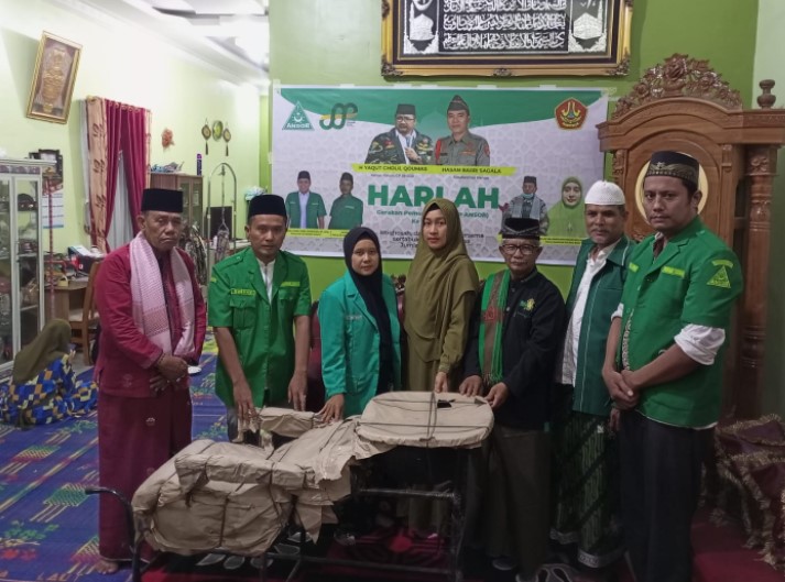 Peringati Harlah GP Ansor Ke-88 Tahun, Pimpinan Ansor Batubara Serahkan Bantuan Gerobak Bakso dan Alat Salon Kecantikan Untuk Kadernya