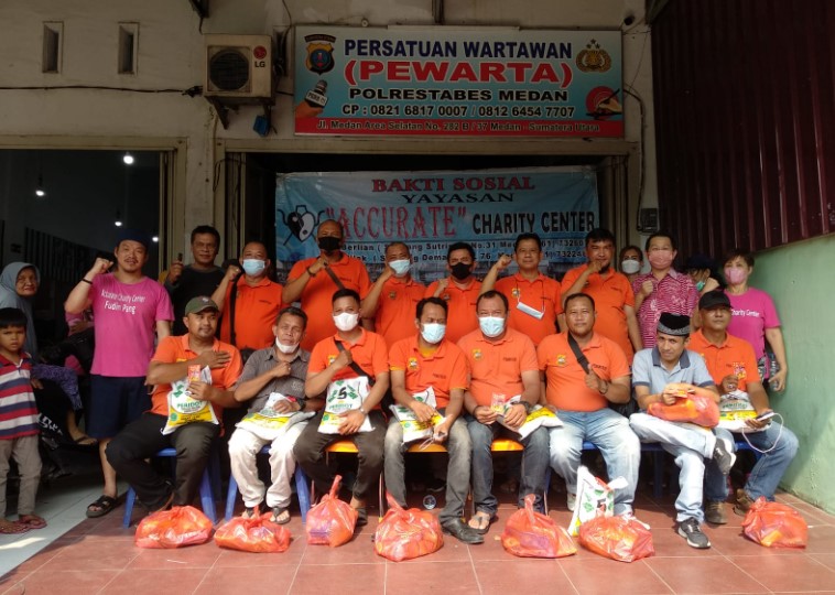  Yayasan Accurate Charity Center Bersama Pewarta Polrestabes Medan Bagi 300 Paket Sembako