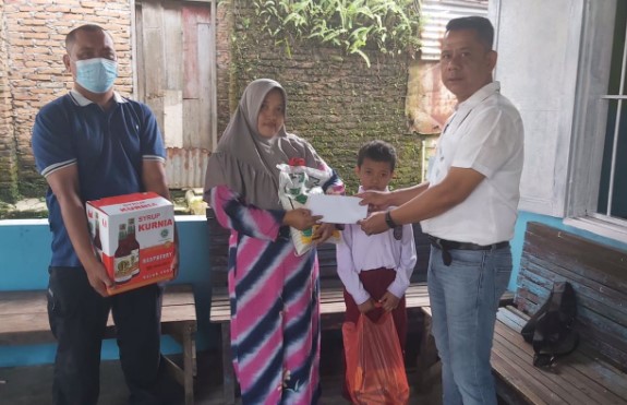  Jelang Idul Fitri, Ketua Pewarta Berikan Paket Lebaran pada Dua Istri Almarhum Wartawan