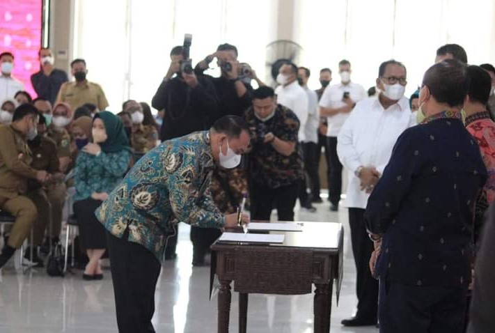  Bupati Labuhanbatu Tandatangani Komitmen Pencanangan Desa Rumah Perempuan