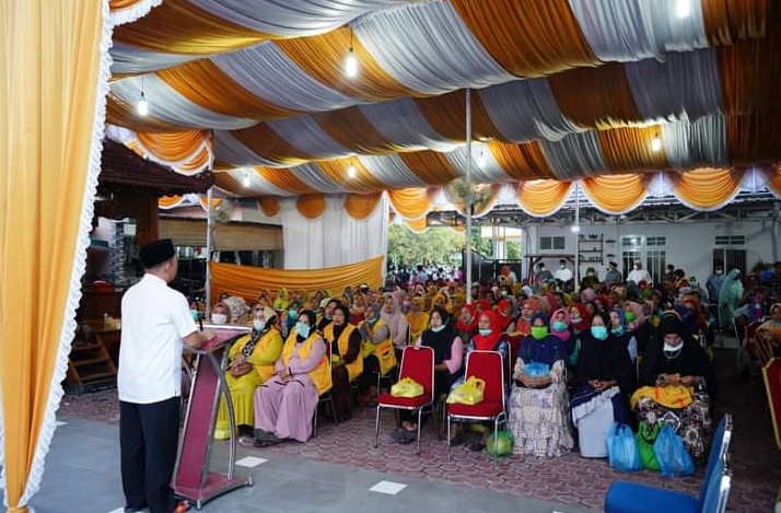 Bupati Labuhanbatu Undang dan Jamu Petugas Kebersihan Buka Puasa Bersama