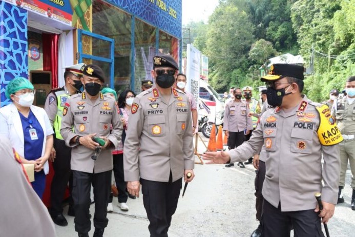  Pantau Kegiatan Mudik, Kapolda Sumut Tinjau Pelabuhan Ajibata dan Ambarita