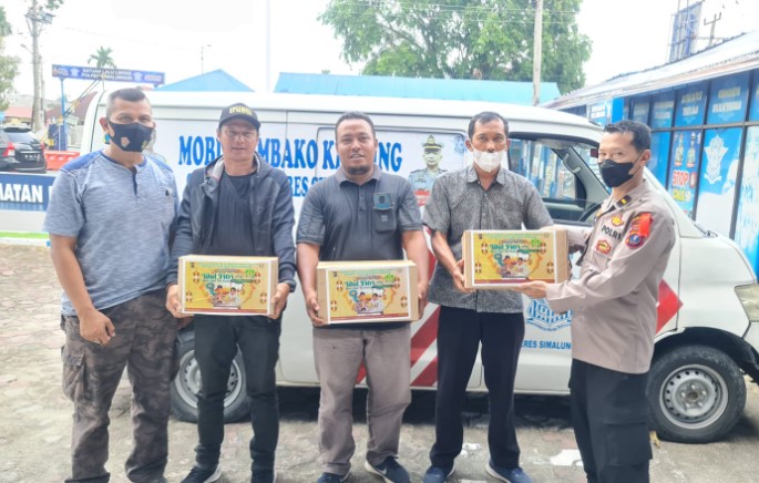  Kapolres Simalungun Salurkan Bingkisan Paket Lebaran Kepada Wartawan