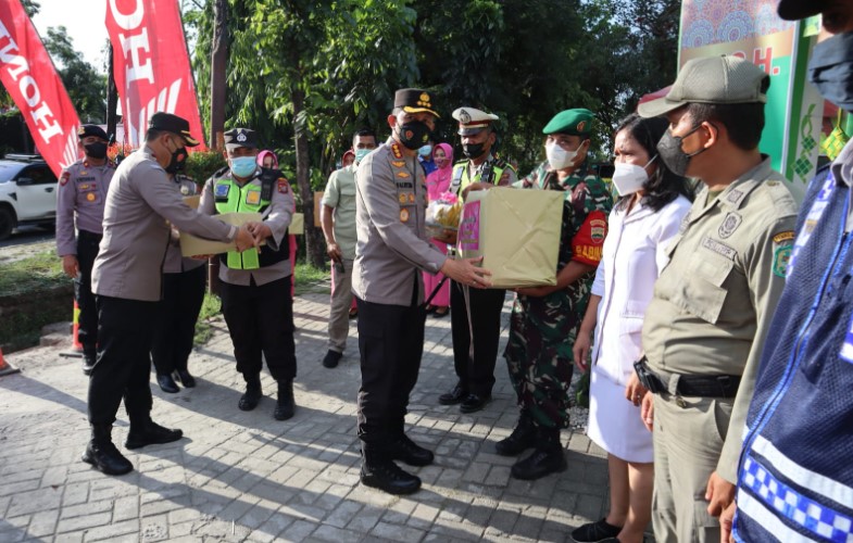  Kapolrestabes Medan dan Ketua Bhayangkari Medan Kunjungi Pos Pam 10 Manhattan