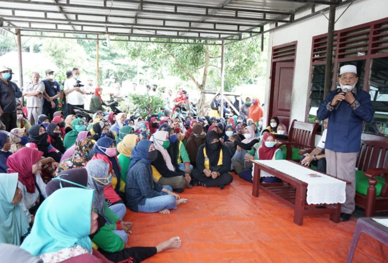 Baznas Asahan Salurkan Bantuan Kepada Petugas Kebersihan Dinas Lingkungan Hidup