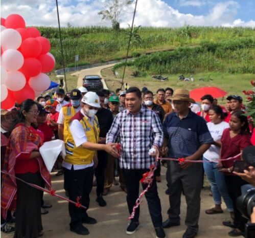  Anggota DPR RI Bob Andika Mamana Sitepu SH dan Kepala BBPJN Resmikan Jembatan Penghubung Antar Desa di Perbesi Karo