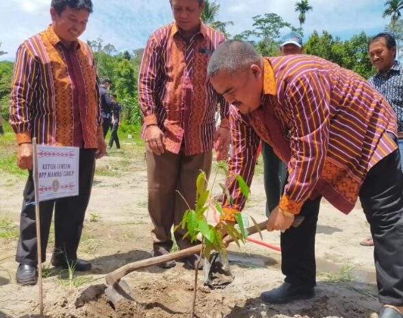 Penananaman Pohon Wujud Nyata Mamre GBKP Aplikasikan Program Tahun Gereja