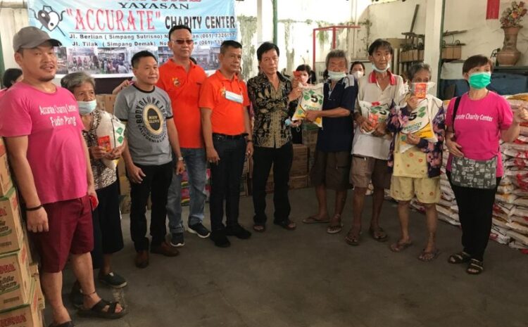  Yayasan Accurate Charity Center Bersama Pewarta dan Candi Buddha Bagi 200 Paket Sembako